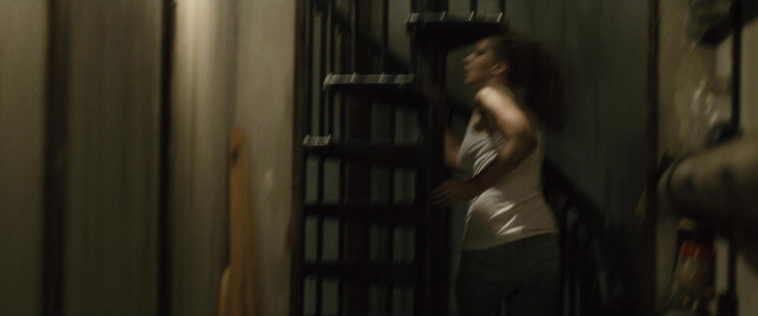 House_at_the_End_of_the_Street__28175829.jpg