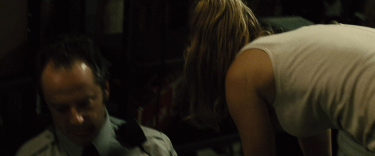 House_at_the_End_of_the_Street__28177829.jpg