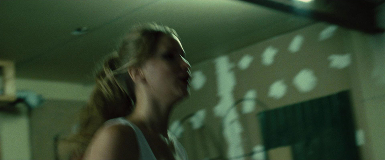 House_at_the_End_of_the_Street__28178629.jpg
