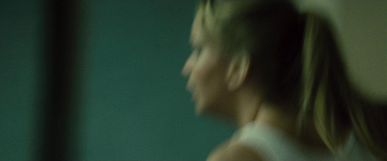 House_at_the_End_of_the_Street__28179029.jpg