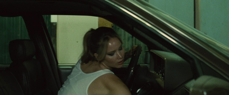 House_at_the_End_of_the_Street__28179629.jpg