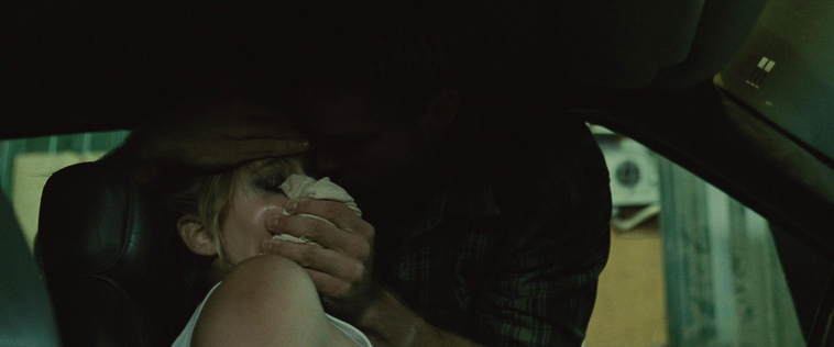 House_at_the_End_of_the_Street__28179829.jpg