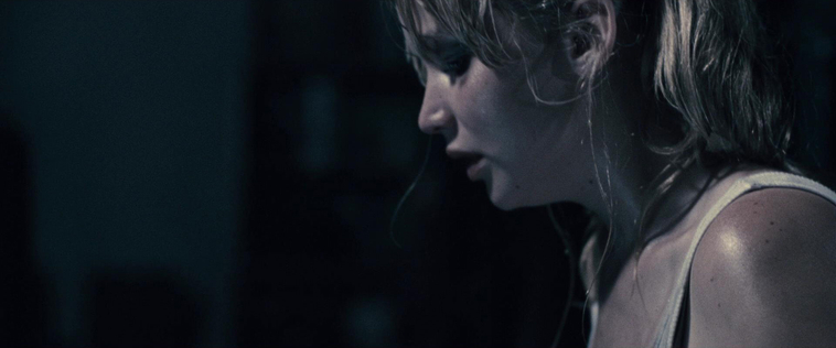 House_at_the_End_of_the_Street__28184529.jpg