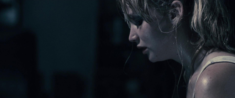 House_at_the_End_of_the_Street__28184629.jpg