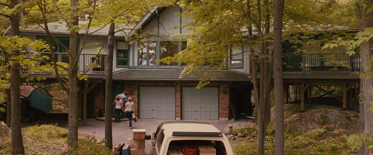 House_at_the_End_of_the_Street__282029.jpg