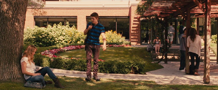 House_at_the_End_of_the_Street__2823829.jpg
