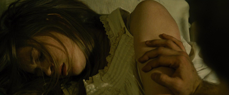 House_at_the_End_of_the_Street__2857629.jpg