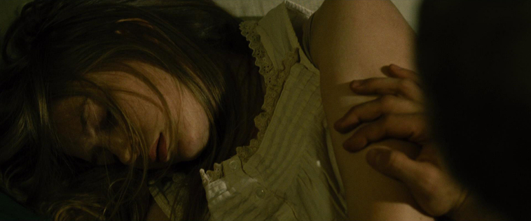 House_at_the_End_of_the_Street__2858429.jpg