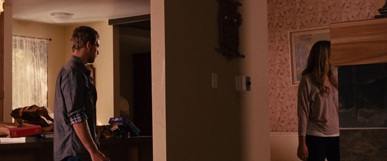 House_at_the_End_of_the_Street__2867229.jpg