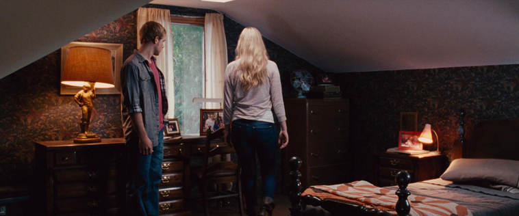 House_at_the_End_of_the_Street__2869429.jpg