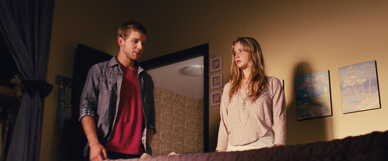 House_at_the_End_of_the_Street__2873829.jpg