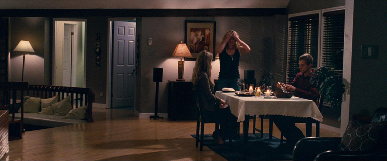 House_at_the_End_of_the_Street__2893929.jpg