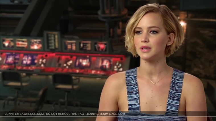 Jennifer_Lawrence_-_Mockingjay_Part_1_Cast_Interview_5BHD5D_031.jpg