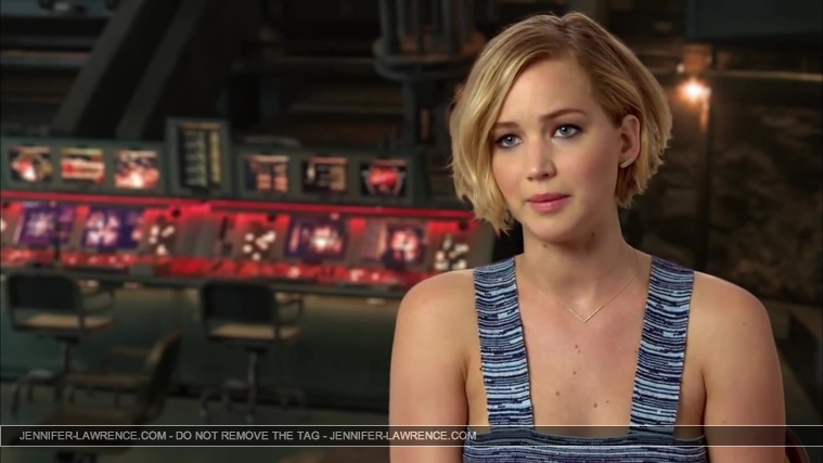 Jennifer_Lawrence_-_Mockingjay_Part_1_Cast_Interview_5BHD5D_058.jpg
