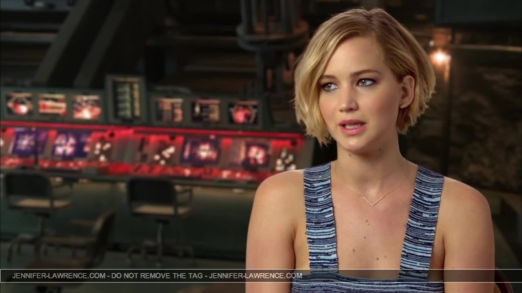 Jennifer_Lawrence_-_Mockingjay_Part_1_Cast_Interview_5BHD5D_086.jpg
