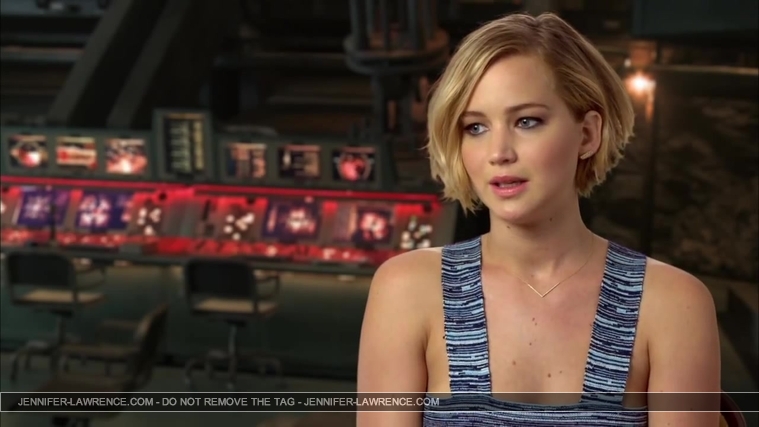 Jennifer_Lawrence_-_Mockingjay_Part_1_Cast_Interview_5BHD5D_087.jpg