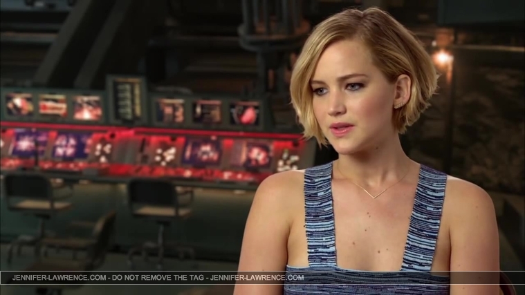 Jennifer_Lawrence_-_Mockingjay_Part_1_Cast_Interview_5BHD5D_096.jpg