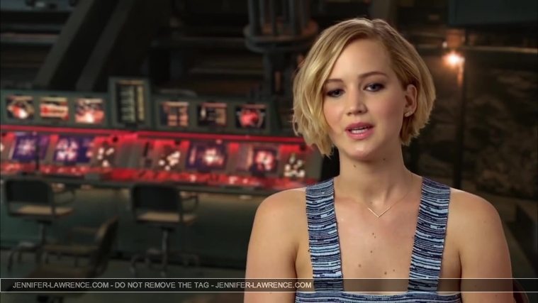 Jennifer_Lawrence_-_Mockingjay_Part_1_Cast_Interview_5BHD5D_124.jpg