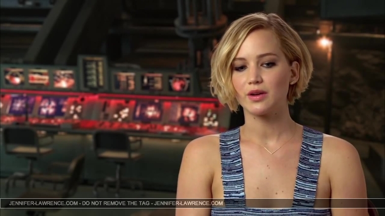 Jennifer_Lawrence_-_Mockingjay_Part_1_Cast_Interview_5BHD5D_126.jpg