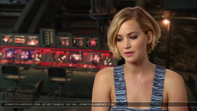 Jennifer_Lawrence_-_Mockingjay_Part_1_Cast_Interview_5BHD5D_164.jpg