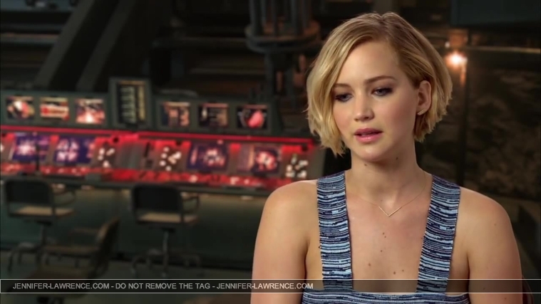 Jennifer_Lawrence_-_Mockingjay_Part_1_Cast_Interview_5BHD5D_250.jpg