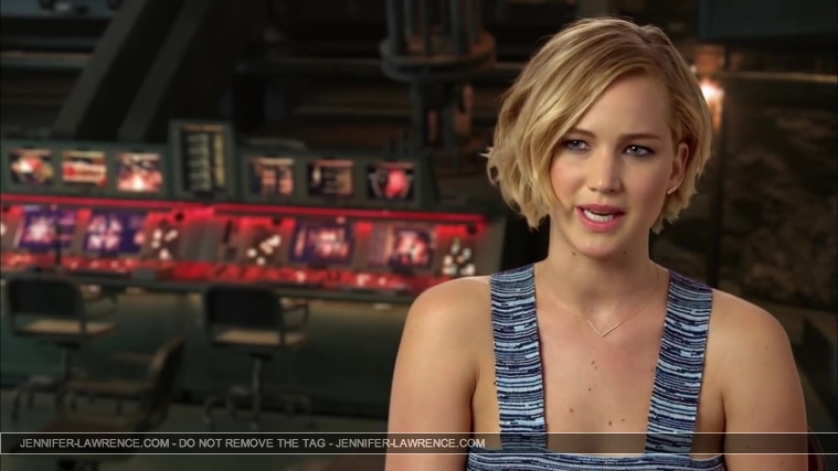 Jennifer_Lawrence_-_Mockingjay_Part_1_Cast_Interview_5BHD5D_253.jpg
