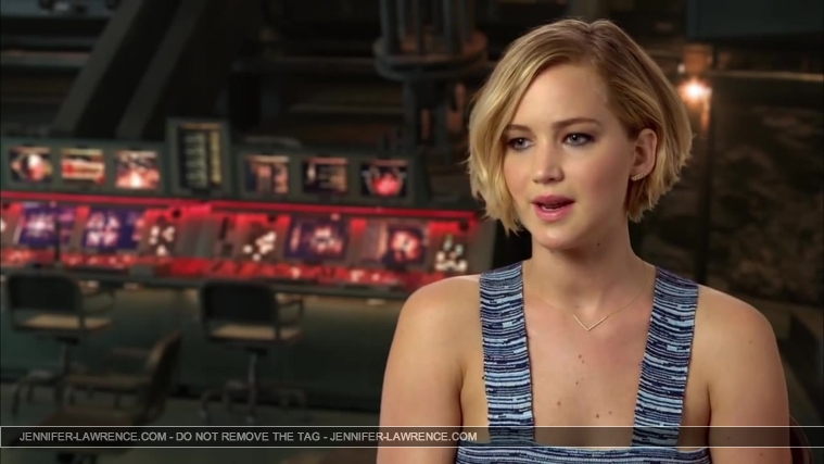 Jennifer_Lawrence_-_Mockingjay_Part_1_Cast_Interview_5BHD5D_270.jpg