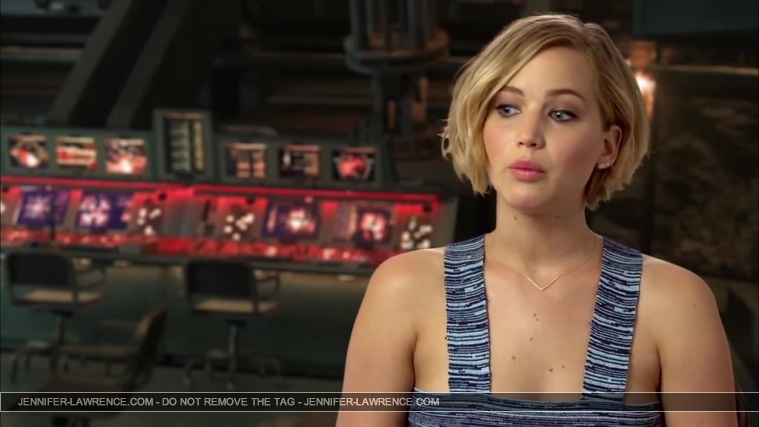 Jennifer_Lawrence_-_Mockingjay_Part_1_Cast_Interview_5BHD5D_280.jpg