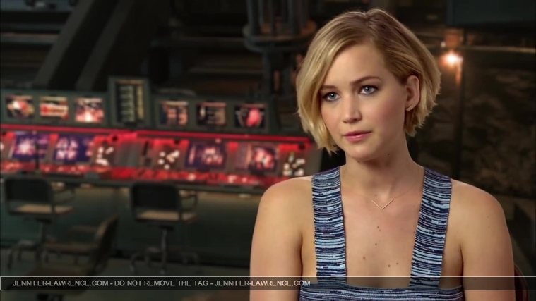 Jennifer_Lawrence_-_Mockingjay_Part_1_Cast_Interview_5BHD5D_294.jpg
