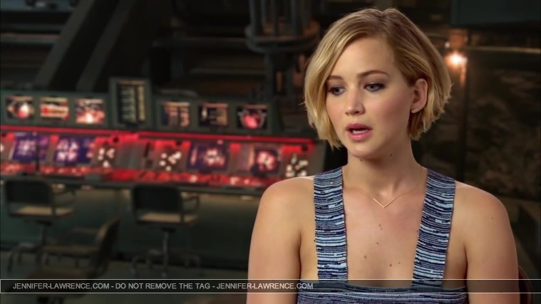 Jennifer_Lawrence_-_Mockingjay_Part_1_Cast_Interview_5BHD5D_309.jpg