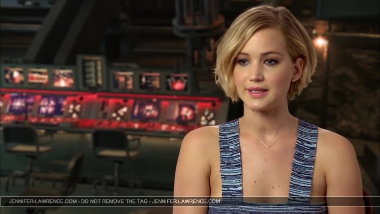 Jennifer_Lawrence_-_Mockingjay_Part_1_Cast_Interview_5BHD5D_312.jpg