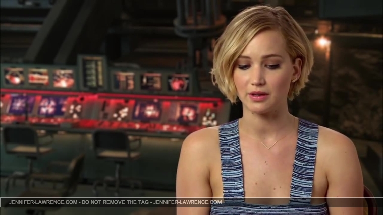 Jennifer_Lawrence_-_Mockingjay_Part_1_Cast_Interview_5BHD5D_329.jpg
