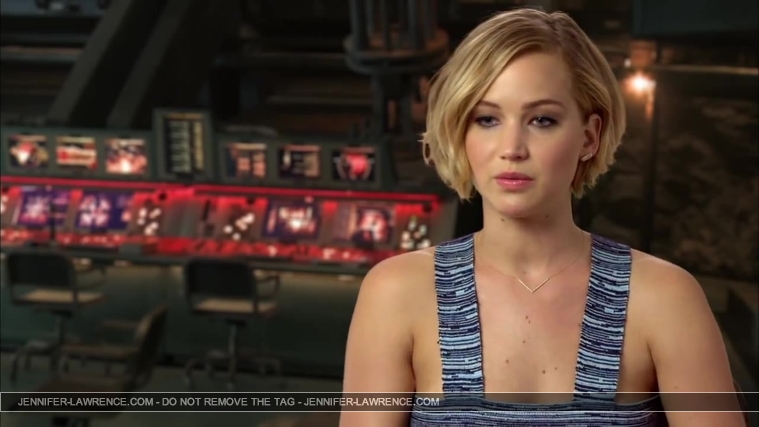 Jennifer_Lawrence_-_Mockingjay_Part_1_Cast_Interview_5BHD5D_345.jpg