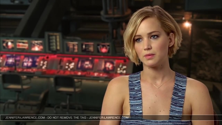 Jennifer_Lawrence_-_Mockingjay_Part_1_Cast_Interview_5BHD5D_360.jpg