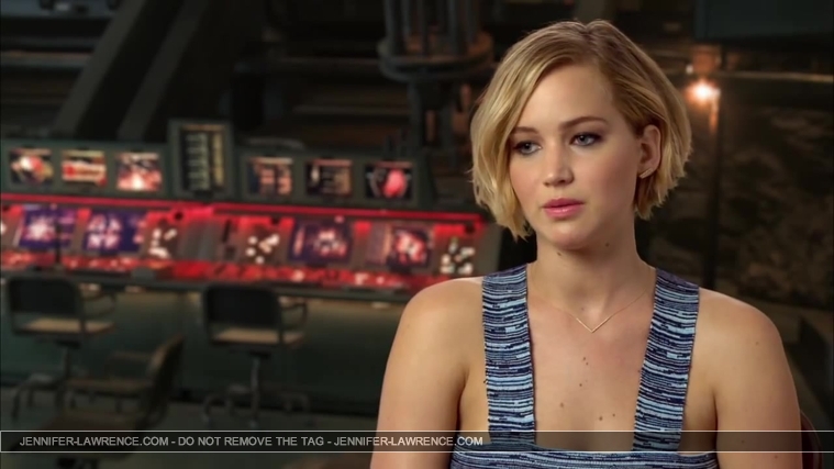 Jennifer_Lawrence_-_Mockingjay_Part_1_Cast_Interview_5BHD5D_366.jpg