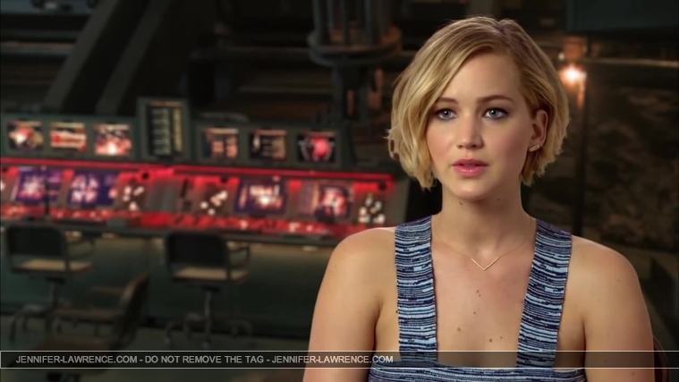 Jennifer_Lawrence_-_Mockingjay_Part_1_Cast_Interview_5BHD5D_369.jpg
