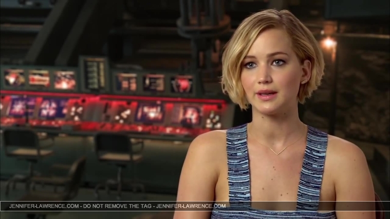 Jennifer_Lawrence_-_Mockingjay_Part_1_Cast_Interview_5BHD5D_370.jpg