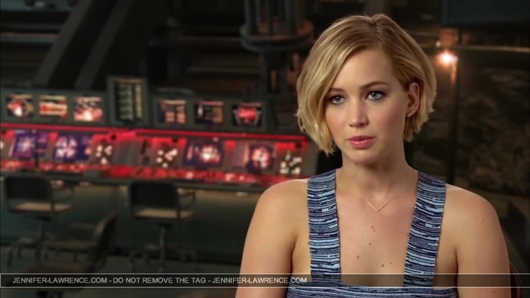 Jennifer_Lawrence_-_Mockingjay_Part_1_Cast_Interview_5BHD5D_373.jpg