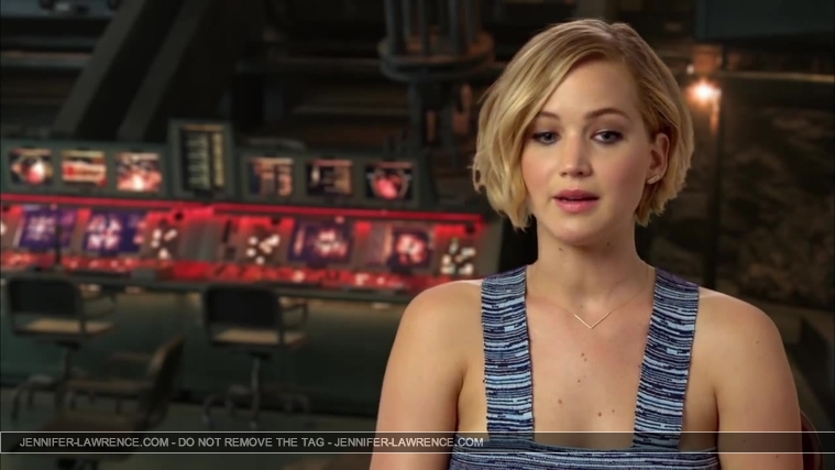 Jennifer_Lawrence_-_Mockingjay_Part_1_Cast_Interview_5BHD5D_381.jpg