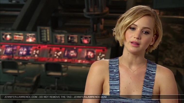 Jennifer_Lawrence_-_Mockingjay_Part_1_Cast_Interview_5BHD5D_382.jpg