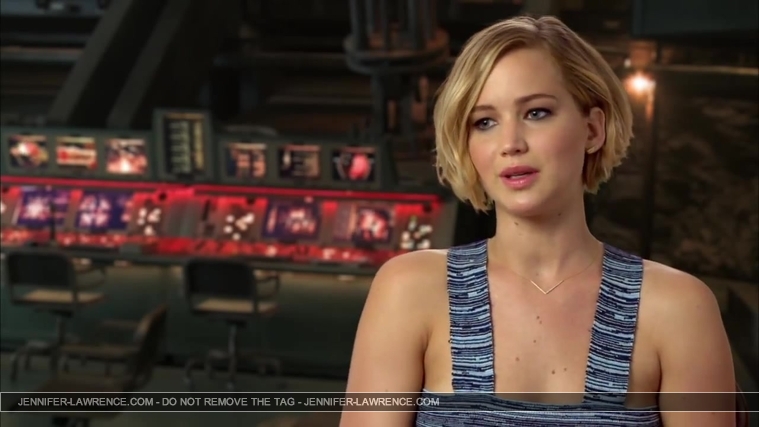 Jennifer_Lawrence_-_Mockingjay_Part_1_Cast_Interview_5BHD5D_390.jpg