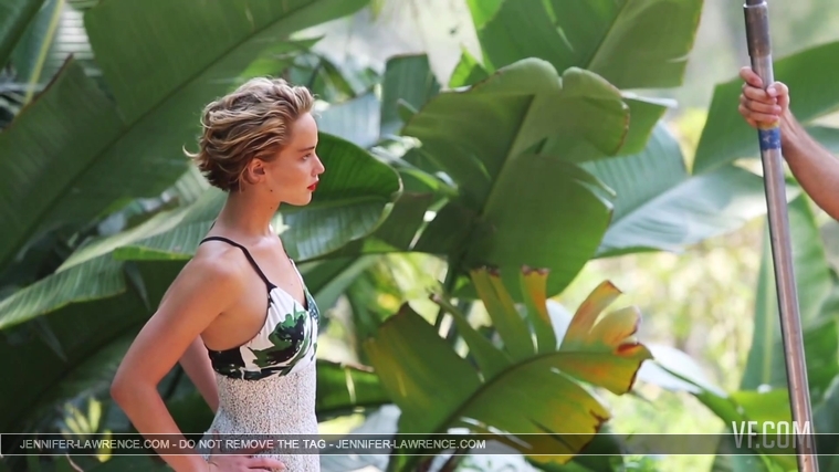 Jennifer_Lawrence_Makes_a_Splash_for_Her_Cover_Shoot_220.jpg