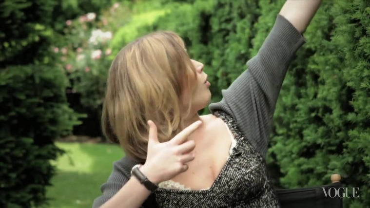 Jennifer_Lawrence_on_The_Hunger_Games_-_Vogue_Diaries_009.jpg