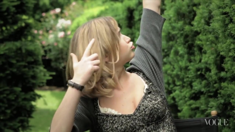 Jennifer_Lawrence_on_The_Hunger_Games_-_Vogue_Diaries_011.jpg