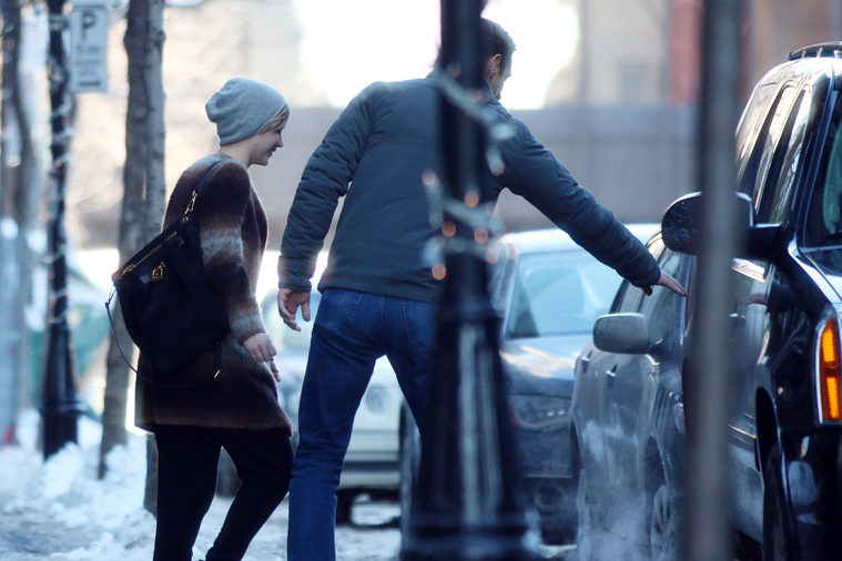 Jennifer_Lawrence_outside_her_hotel_in_Montreal_on_Feb_16th2C_2014_28729.jpg