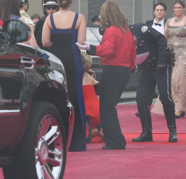 March_2_-_Falls_before_hitting_the_red_carpet_at_the_86th_Annual_Academy_Awards_281929.jpg
