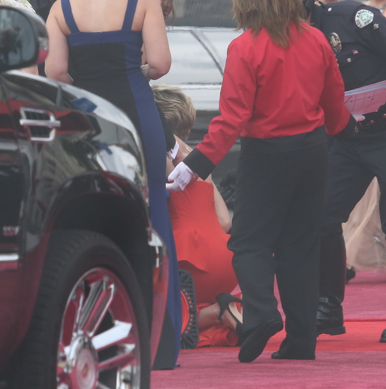 March_2_-_Falls_before_hitting_the_red_carpet_at_the_86th_Annual_Academy_Awards_282029.jpg
