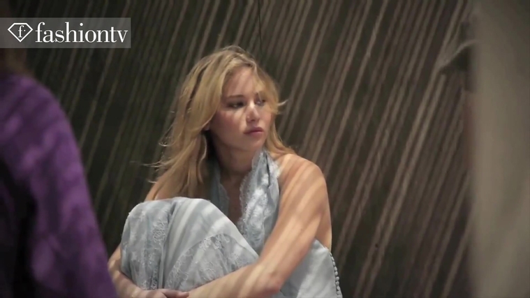 Marie_Claire_UK_28224329_5BBehind_the_Scenes5D.jpg