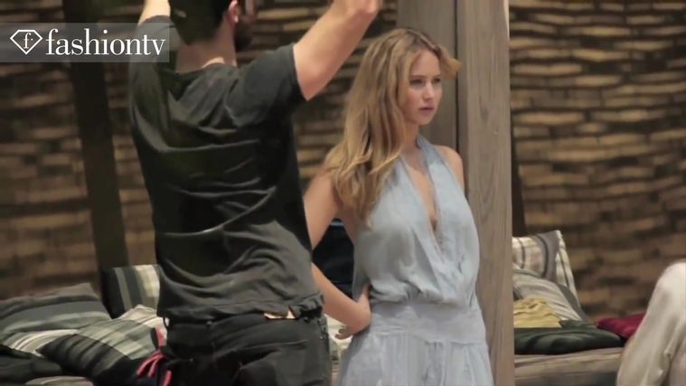 Marie_Claire_UK_28227529_5BBehind_the_Scenes5D.jpg