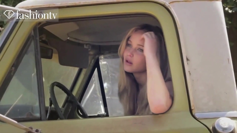 Marie_Claire_UK_28247729_5BBehind_the_Scenes5D.jpg